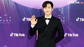 百想紅毯／宋仲基、劉亞仁、金秀賢、金宣虎、李準基
圖翻攝自抖音