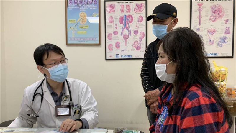 她心臟衰竭全身發黑　葉克膜成功救命