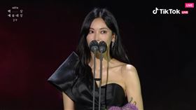 百想最佳女演員：《Penthouse上流戰爭》金素妍
圖翻攝自抖音