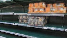 貨架,泡麵,搶購,疫情(翻攝自 臉書)