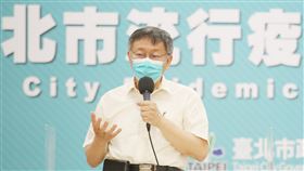 萬華茶藝館6人確診　172相關業者停業3天台北市政府13日下午舉行防疫記者會，市長柯文哲表示，疫情持續擴散，萬華茶藝館相關確診人數達6例，上午在萬華警分局已列清冊檢查，172家清茶館飲酒店暫時停業3天，完成消毒與疫調工作後再通知能否復業。中央社記者張新偉攝  110年5月13日