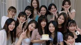 選擇困難！一張慶生照14人都是正妹　網嗨：組合也太香 wwhitetale IG