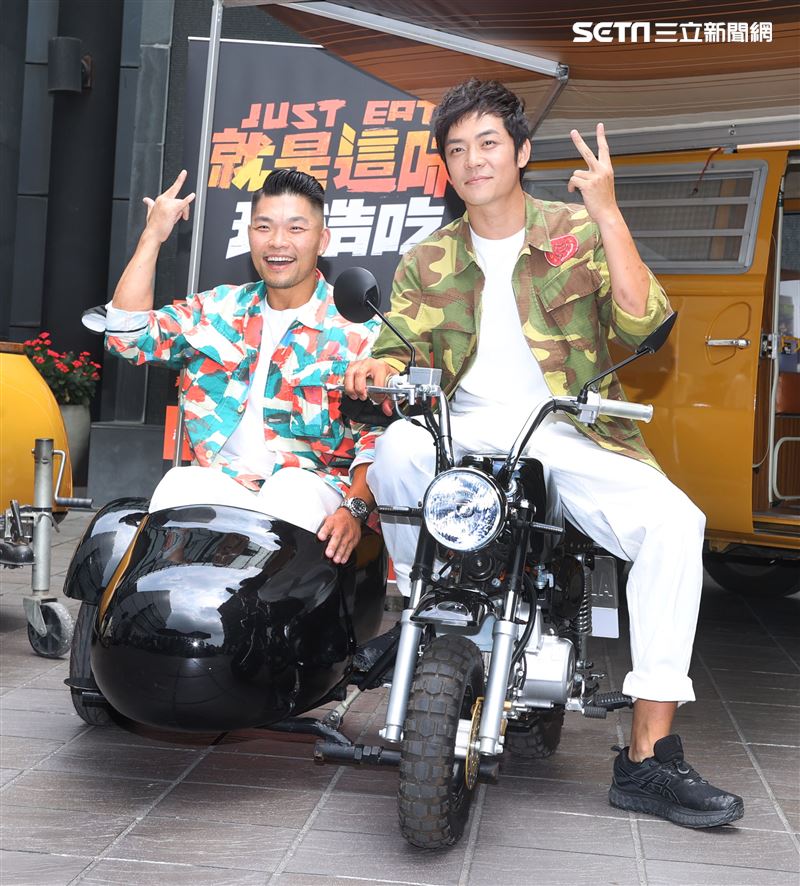 李玖哲、姚元浩帶大家走遍台灣、認識在地好味道。（記者邱榮吉/攝影）