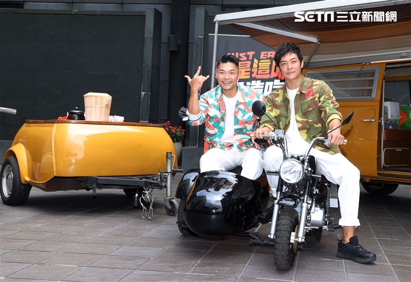 李玖哲、姚元浩帶大家走遍台灣、認識在地好味道。（記者邱榮吉/攝影）