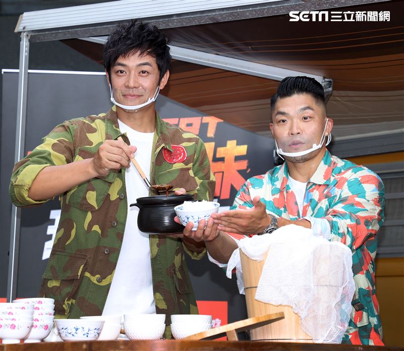 李玖哲、姚元浩全新一季改版「就是這味-玖浩吃」。（記者邱榮吉/攝影）