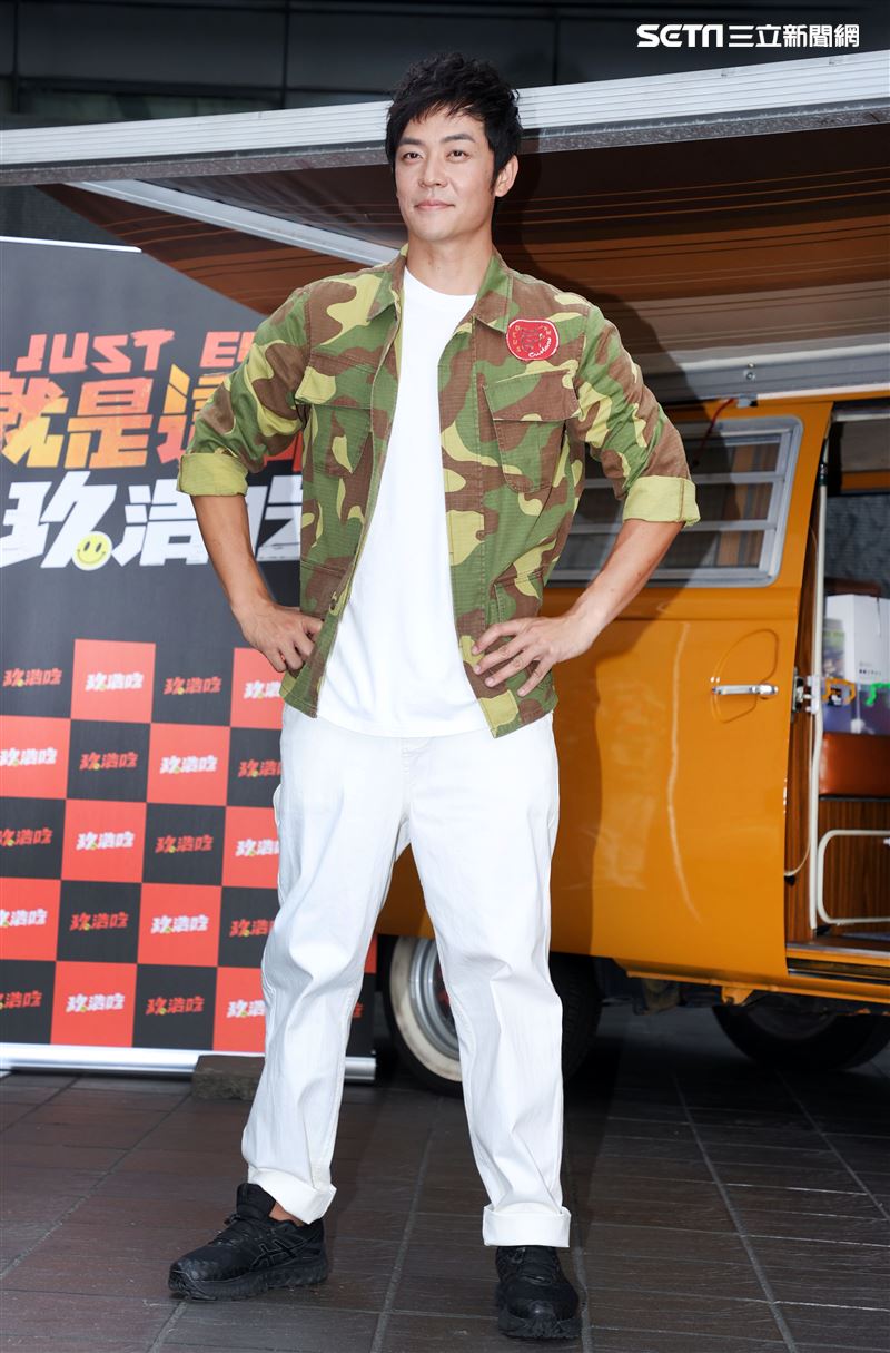 姚元浩帶著李玖哲走遍台灣大街小巷介紹當地美食。（記者邱榮吉/攝影）