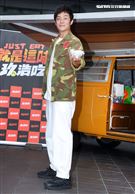 姚元浩帶著李玖哲走遍台灣大街小巷介紹當地美食。（記者邱榮吉/攝影）