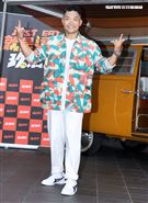 李玖哲下鄉「就是這味-玖浩吃」因台語不輪轉製與阿公阿嬤蹦出許多笑話。（記者邱榮吉/攝影）