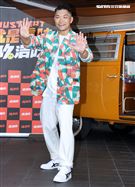 李玖哲下鄉「就是這味-玖浩吃」因台語不輪轉製與阿公阿嬤蹦出許多笑話。（記者邱榮吉/攝影）