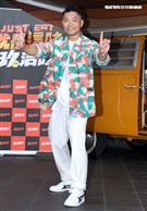 李玖哲下鄉「就是這味-玖浩吃」因台語不輪轉製與阿公阿嬤蹦出許多笑話。（記者邱榮吉/攝影）