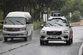 中國監管重拳揮向運輸服務　滴滴等10