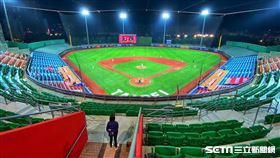 天母棒球場閉門比賽。（圖／記者王怡翔攝影）