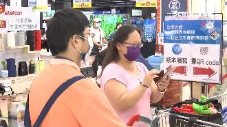 雙北升3級警戒　民眾擠賣場搶補貨