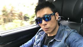 台灣疫情嚴峻，許志安火速返回香港。（圖／翻攝自許志安微博）