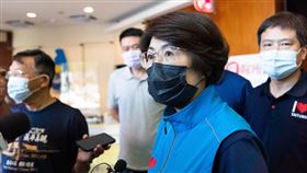 本土案例暴增　台東縣府宣布防疫升至準3級因應武漢肺炎（2019冠狀病毒疾病，COVID-19）本土病例暴增，台東縣長饒慶鈴（前右）15日緊急召開跨局處會議，宣布防疫進入準3級，即日起實施全面戒備，縣內休閒娛樂場所即刻起至6月8日止暫停營業。（台東縣政府提供）中央社記者張祈傳真 110年5月15日