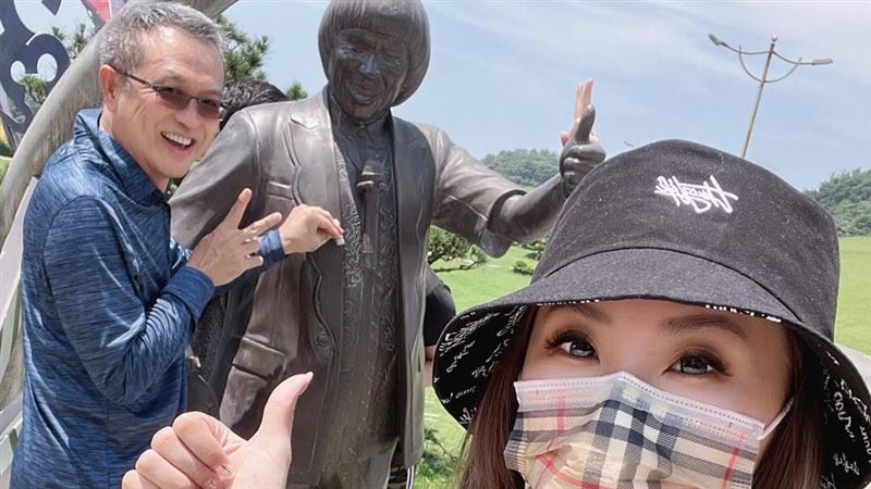 謝金晶拜一半豬哥亮顯靈了　急奔回家