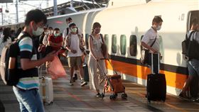 高鐵5/15至6/8暫停自由座服務因應武漢肺炎疫情升溫，台灣高鐵表示，將暫停自由座服務，15日起至6月8日原本規劃的自由座車廂座位車票已釋出，旅客可訂位購票。中央社記者吳家昇攝  110年5月14日