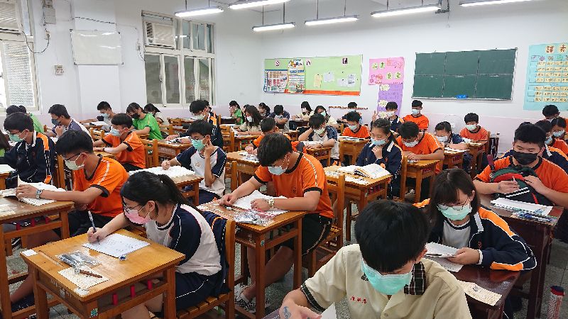 國中會考首日完4生確診　161補考