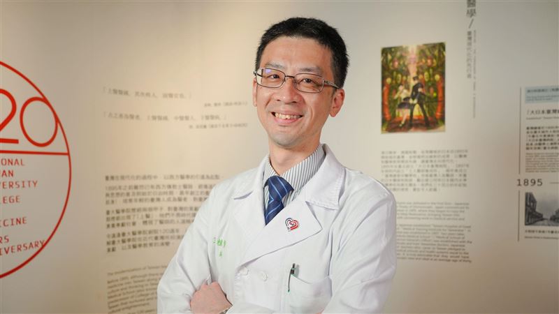 獨／台大醫群吵翻哏圖加油1個月過關
