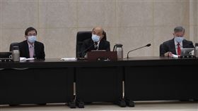 行政院院會採取防疫座位，蘇貞昌（圖／行政院提供)