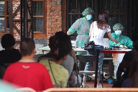 陳時中：研擬在其他縣市廣設篩檢站