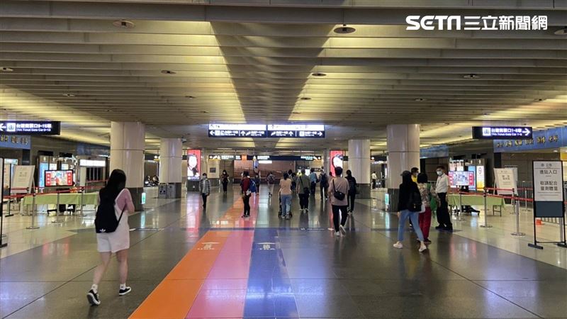 三級警戒首個開工日　直擊車站人潮