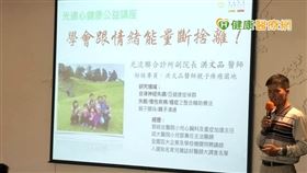 什麼是自律神經失調？洪文品副院長解釋，人體的自律神經主導著每個器官的調節及運作，可分為「交感神經」及「副交感神經」，兩者間就有如車子的油門及煞車系統，若搭配得宜，即可讓身心處於安全及平衡的健康狀態，一旦失調，將可能導致暴衝或失常。