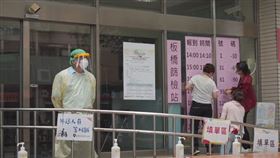 侯友宜視察板橋社區篩檢站（圖／新北市府提供）