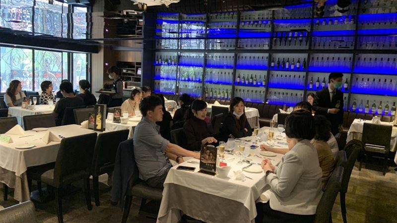 王品全台門市禁內用、僅提供外帶外送
