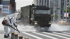 陸軍33化學兵群執行消毒作業（圖／軍聞社提供）