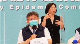 為何手語老師不戴口罩？北市府曝難處。圖／林珍羽臉書