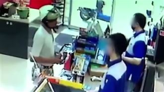 男拒戴口罩爆毆店員　連千毅看不下去