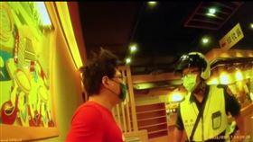 男子未戴口罩大鬧松菸誠品、信義百貨 翻攝畫面