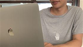 圖／記者谷庭攝，用筆電