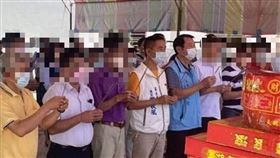 慘！苗鎮長議員與確診男同框　隔離中（圖／翻攝畫面）
後龍鎮長朱秋隆、縣議員鄭秋風