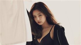 Jennie為Calvin Klein所拍攝的Heron Preston限量系列形象照 。（圖／品牌提供）