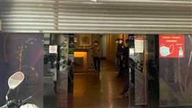 台中,按摩店,疫情,營業,第六警分局,鐵門（圖／翻攝畫面）