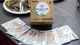 16:9
清冠一號獲衛福部緊急授權  最快本週有藥可用武漢肺炎（2019冠狀病毒疾病，COVID-19）疫情升溫，國內研發的抗疫中藥「清冠一號」在國外熱銷，衛生福利部已同意緊急授權，2藥廠已提申請，最快本週可核發臨時藥品許可證。圖為清冠一號樣品，攝於110年3月13日。中央社記者謝佳璋攝  110年5月18日