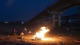 印度新冠肺炎疫情居高不下，圖／美聯社／達志影像