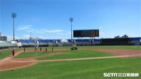 ▲味全龍自辦測試會在斗六球場領隊吳德威。（圖／記者蕭保祥攝影）