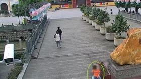 ▲媽媽嚇小孩，卻真的把孩子搞丟了。（圖／翻攝自上海公安微信）