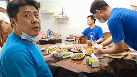 揪女網紅「多人吃飯」違反禁令　杏仁哥致歉（圖／翻攝自杏仁哥YouTube）