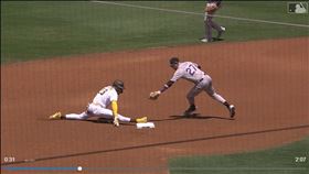 ▲小塔提斯（Fernando Tatis Jr.）劈腿滑壘。（圖／翻攝自教士推特）