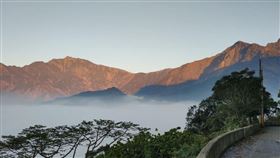 屏東瑪家鄉封閉屏專五道路屏東瑪家鄉的笠頂山、白賓山是南部登山客最常爬的山，不少遊客往山裡避疫兼健身，瑪家鄉日前向縣府申請封山但不被核准，鄉長召集各村開會決議鄉有道路屏專五道路即日起封閉，不開放遊客申請。（梁明輝提供）中央社記者郭芷瑄傳真  110年5月20日