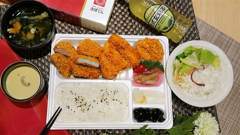 新光三越創美食外送車隊　與店內同價