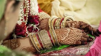 新娘抱遺體成婚：他死了，我仍是他的人！