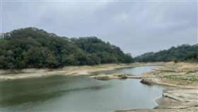 新竹縣水情吃緊水情吃緊，新竹縣寶山水庫蓄水量低，目前已可見底。新竹縣政府20日表示，若5月底水庫集水區累計平均降雨量未達100毫米以上，新竹縣水情將轉為紅燈，屆時將分甲、乙兩區供5停2。（新竹縣政府提供）中央社記者郭宣(文三)傳真  110年5月20日