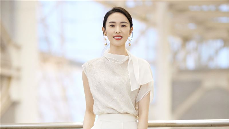 超百搭開岔美裙　中韓女神穿上曬腿根