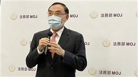 傅(山昆)萁假釋案　蔡清祥：矯正署審查中尚無結果法務部長蔡清祥（圖）14日受訪時指出，無黨籍立法委員傅(山昆)萁假釋案目前由矯正署審查中，還沒有結果，皆按正常程序進行，並無外傳早已假釋通過。中央社記者劉世怡攝  110年4月14日