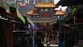 疫情嚴重　萬華鬧區空盪盪國內疫情升溫，台北市萬華區疫情嚴重，華西街觀光夜市等鬧區一片空盪盪。中央社記者王騰毅攝  110年5月16日